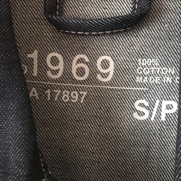 New. GAP 1969 Oversized Crop Denim Jacket | Cropped Sleeves: Dark Blue Small - Picture 12 of 15